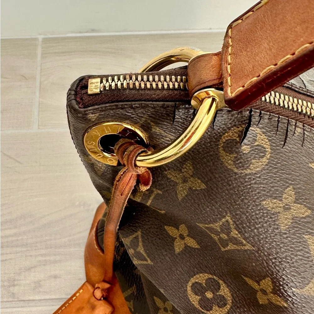 Louis Vuitton Berri MM Bag - Picture 4 of 12